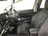 高いホールド性で運転姿勢が安定します。長距離ドライブでも疲れにくいのが魅力です。快適なドライビングライフをお送りください♪
