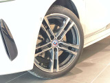 BMW純正アロイホイールはモデルやパッケージに合わせてデザインされています。洗練されたデザインで、足元の個性を引き立てます。