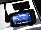 ◆ドライブレコーダー◆映像・音声などを記録する自動車用の装置です。 もしもの事故の際の記録はもちろん、旅行の際の思い出としてドライブの映像を楽しむことができます。