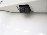 バックカメラが付いているので後方確認が非常にしやすいです。今や運転初心者も熟練者も必須装備!ついていて損はないですね♪