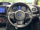 インテリアに合わせたデザインのステアリングは、運転される方のことも考え、運転しやすい形状、大きさです。是非一度、実際に触ってお確かめください。