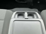ドリンクホルダーがあるのはとっても便利!折りたたむとコンパクトに収納できます☆