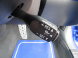 クルーズコントロールがあれば、設定速度をキープしながら、アクセルを踏まずに高速道路走行できます。長距離運転の疲れを低減いたします。また、燃費がよくなるというメリットがありますので、経済的な装備です。