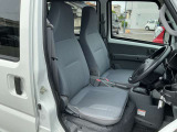 運転席、助手席シートです。実際お座りいただくのが、分かりやすいと思います。お気軽にご来店ください