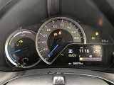 大型メーターで視界も良好な運転席廻りです。運転時の視線移動が少なくて済むので、安全性にも一役かってくれます。
