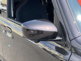 ドアミラーは運転席ドアにあるスイッチでミラーの調整が簡単に可能な電動格納式リモコンドアミラーを装備!