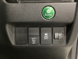 ハンドルの右側にはヘットライトリベライザーとVSA(ABS+TCS+横滑り抑制)の解除スイッチがついています。ヘッドライトリベライザーは道路状況や積荷の加重に応じてライトの高さを調節できます。