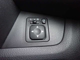 電動格納式ドアミラーが装備されております♪