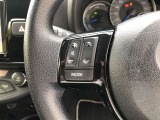 【ステアリングスイッチ】左です。ハンドルから手を離さず、運転に集中したまま手元でオーディオ操作等ができます。