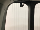 後方にもドライブレコーダー(社外品)のカメラが付いています。前後両方でお車の周りを監視・記録いたします。