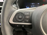 【ステアリングスイッチ付ハンドル】ナビゲーションに視線を移さず、ハンドルから手を離さず、運転に集中したまま手元でオーディオ操作できます♪