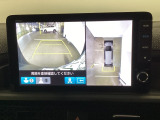 バックギアに入れますとご覧のような画像に自動的に切り替わります。車庫入れ時に役立ちます。