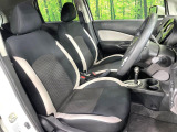 運転席まわりには十分なスペースがあり、大柄な方でもゆったり運転していただける環境です。