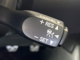 【全車速追従機能付クルーズコントロール】高速道路での長距離走行が楽に!!自動で速度を保つクルーズコントロールが、衝突軽減システムと連携し、前方の車両を感知して車間を保つように速度調節してくれます!!