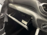 グローブボックス。