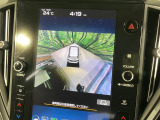 【マルチテレインモニター】車のフロントやサイドのカメラ画像を同時にモニター表示することで、悪路や狭い道を走行時でも周囲の状況確認ができ安心!本格SUVにうれしい装備です♪