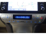 ★運転席と助手席でそれぞれお好みに合わせて温度設定が行えるフルオートエアコンです。外気温や室温、日射量を感知し、吹き出し温度、風量を緻密に制御します