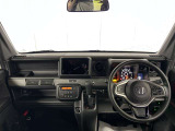 水平基調のインパネ周辺は視界を遮るものが無く、安心して運転して頂けます。