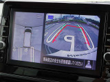 【アラウンドビューモニター&バックモニター】クルマを真上から見下ろしているかのような映像が表示され、周囲の状況がひと目で把握できるので、安心してスマートに駐車できます。駐車が苦手な方にオススメです!