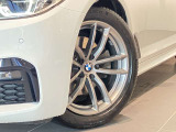 BMW純正アロイホイールはモデルやパッケージに合わせてデザインされています。洗練されたデザインで、足元の個性を引き立てます。