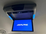 【フリップダウンモニター】大画面モニターで後席でもエンタメをお楽しみいただけます。小さなお子様にも大人気の装備です♪