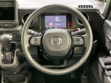 インテリアに合わせたデザインのステアリングは、運転される方のことも考え、運転しやすい形状、大きさです。是非一度、実際に触ってお確かめください。
