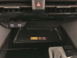 運転席スマホ非接触充電も装備です。