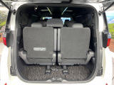 【パワーバックドア】スマートキーや運転席のボタンを押すだけでリアゲートが自動で開閉します!荷物を持っている時や、高い位置にあるバックドアを閉める際に便利な機能です♪