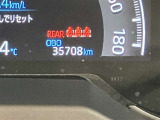 両側電動スライドドア装備でお子様からご年配の方まで、乗り降りラクラクです。 スライドドアの開閉は運転席メーターパネルそばのスイッチ、ワイヤレス・リモコンキーでも操作可能です。