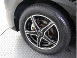 かっこいいホイールですね。 車のイメージを大きく左右するホイール部分はコダワリを持ちたいですね。