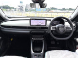 造形、粗材、質感にこだわったインパネ。ライバル車より、頭一つ抜きん出ています。