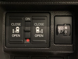 【両側パワースライドドア】両側がパワースライドドアになっており、運転席のスイッチやスマートキーでも開閉が可能です!開口部も広いので乗り降りも楽々♪