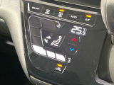 【オートエアコン】一度お好みの温度に設定すれば、車内の温度を検知し風量や温度を自動で調整。暑い&hellip;寒い&hellip;と何度もスイッチ操作をする必要はありません。快適な車内空間には必須の機能ですね♪