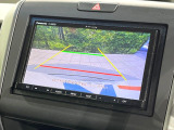 【バックカメラ】駐車時に後方がリアルタイム映像で確認できます。大型商業施設や立体駐車場での駐車時や、夜間のバック時に大活躍!運転スキルに関わらず、今や必須となった装備のひとつです!