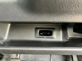 キーの電池が少なくなってきている時に、この穴にキーを入れるとエンジンをかけることができます。
