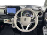 運転席まわりです。 各操作スイッチは使いやすい位置に配置されてます。
