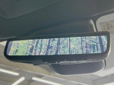 【デジタルインナーミラー】後席の大きな荷物や同乗者で後方が確認しづらい時でも安心!カメラが撮影した車両後方の映像をルームミラー内に表示。クリアな視界で状況の確認が可能です!