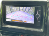 【バックカメラ】駐車時に後方がリアルタイム映像で確認できます。大型商業施設や立体駐車場での駐車時や、夜間のバック時に大活躍!運転スキルに関わらず、今や必須となった装備のひとつです!