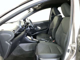 高いホールド性で運転姿勢が安定します。長距離ドライブでも疲れにくいのが魅力です。快適なドライビングライフをお送りください♪