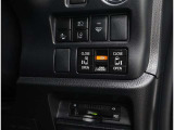 電動のスライドドアで楽々スムース!運転席からも開閉の操作もできます♪キーのスイッチひとつで自動開閉できる便利な機能もついてます♪