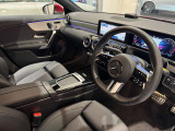 メルセデス・ベンツの定める厳しい基準をクリアしたお車のみをご案内させて頂きます。納車前整備はメーカー規定に基づき100項目以上にも及ぶ点検を熟練のメカニックによって行いご納車させて頂きます。