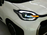 LEDヘッドライトです。デザイン性がよくとても明るいので、夜間の走行や悪天候でも安心です。しかも長寿命!