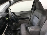 高いホールド性で運転姿勢が安定します。長距離ドライブでも疲れにくいのが魅力です。快適なドライビングライフをお送りください♪