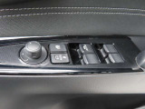 運転席のパワーウインドースイッチ部です。よく触れる場所だからこそ、使用状態があらわれますよね。ぜひこうした所もチェックしてください。