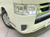 【LEDヘッドライト】悪天候や夜間走行時も良好な視界を確保し安心して運転できる高輝度LEDヘッドライトを装備!点灯速度が早く、消費電力も抑えられています。