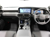 メーター・操作機器を水平に集約して、運転中の視線移動や動作を最小化して迷うことなく直感的に運転できる空間です。