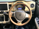 【純正革巻きステアリング】上質な革を使用することで、手にしっかり馴染みとても運転しやすいハンドルです♪