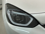 LEDヘッドライトは、点灯の瞬間から最大光量を発揮し、突然暗くなるトンネルなどでの安定感を高めます。