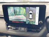 【パノラミックビューモニター】専用のカメラにより、上から見下ろしたような視点で360度クルマの周囲を確認することができます☆死角部分も確認しやすく、狭い場所での切り返しや駐車もスムーズに行えます。