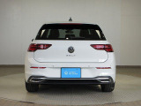 リアのvwロゴを押すとバックドアを開けることができます☆